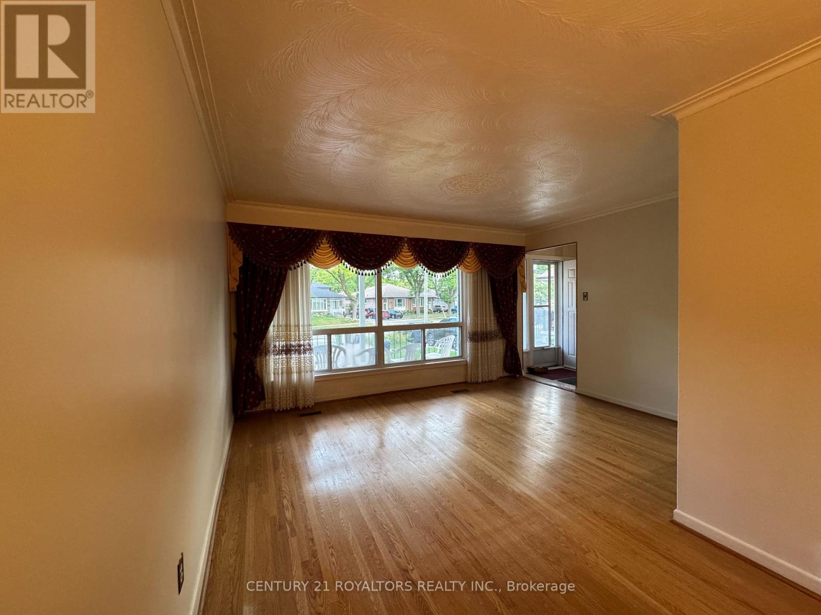 70 Marbury Crescent, Toronto, Ontario  M3A 2G2 - Photo 8 - C12407311