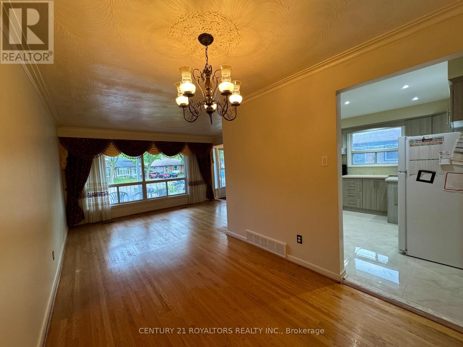 70 Marbury Crescent, Toronto, Ontario  M3A 2G2 - Photo 9 - C12407311