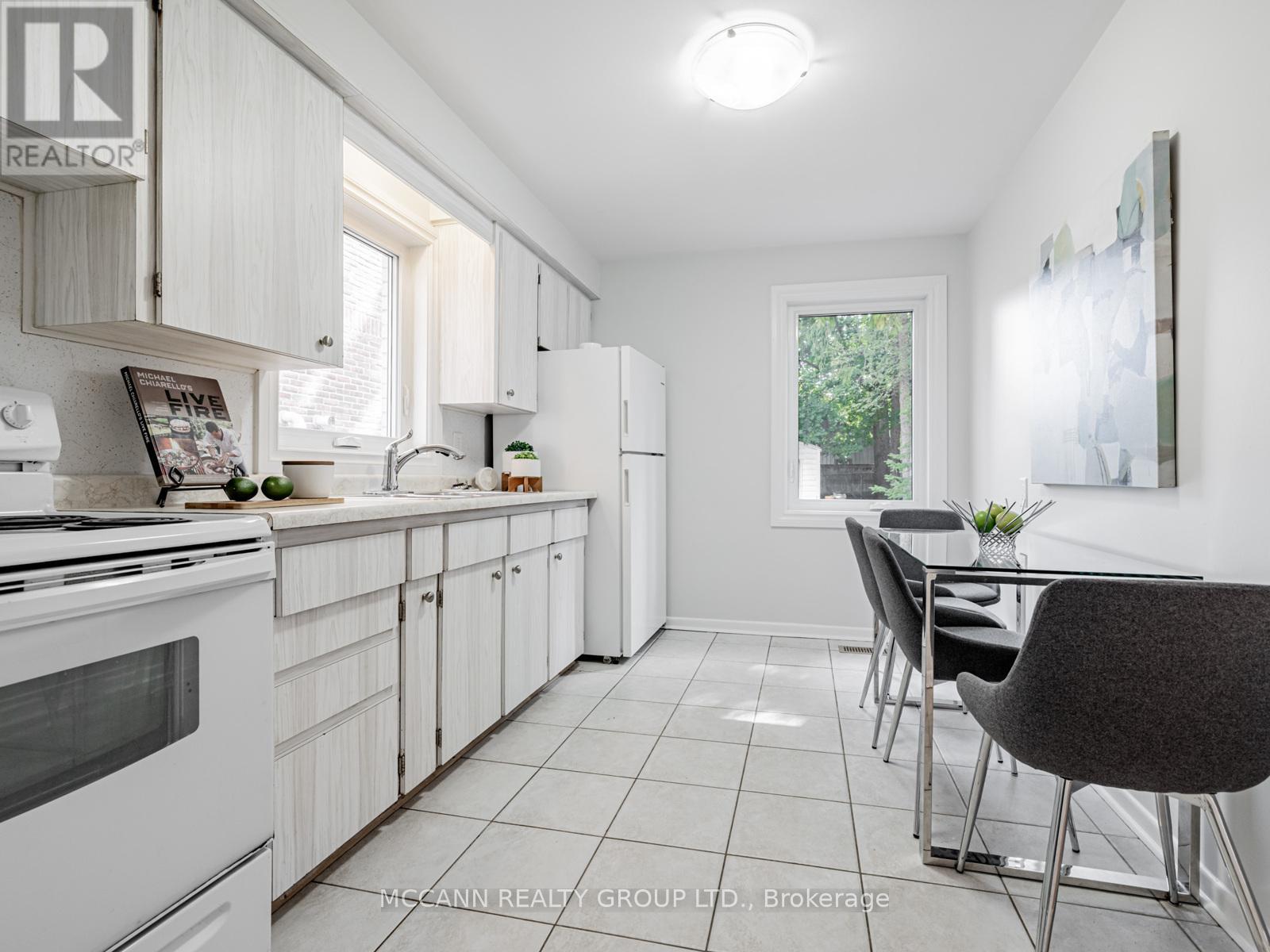 157 1/2 Roslin Avenue, Toronto, Ontario  M4N 1Z5 - Photo 13 - C12407331