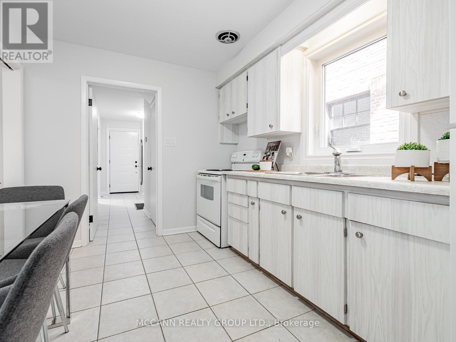 157 1/2 Roslin Avenue, Toronto, Ontario  M4N 1Z5 - Photo 15 - C12407331
