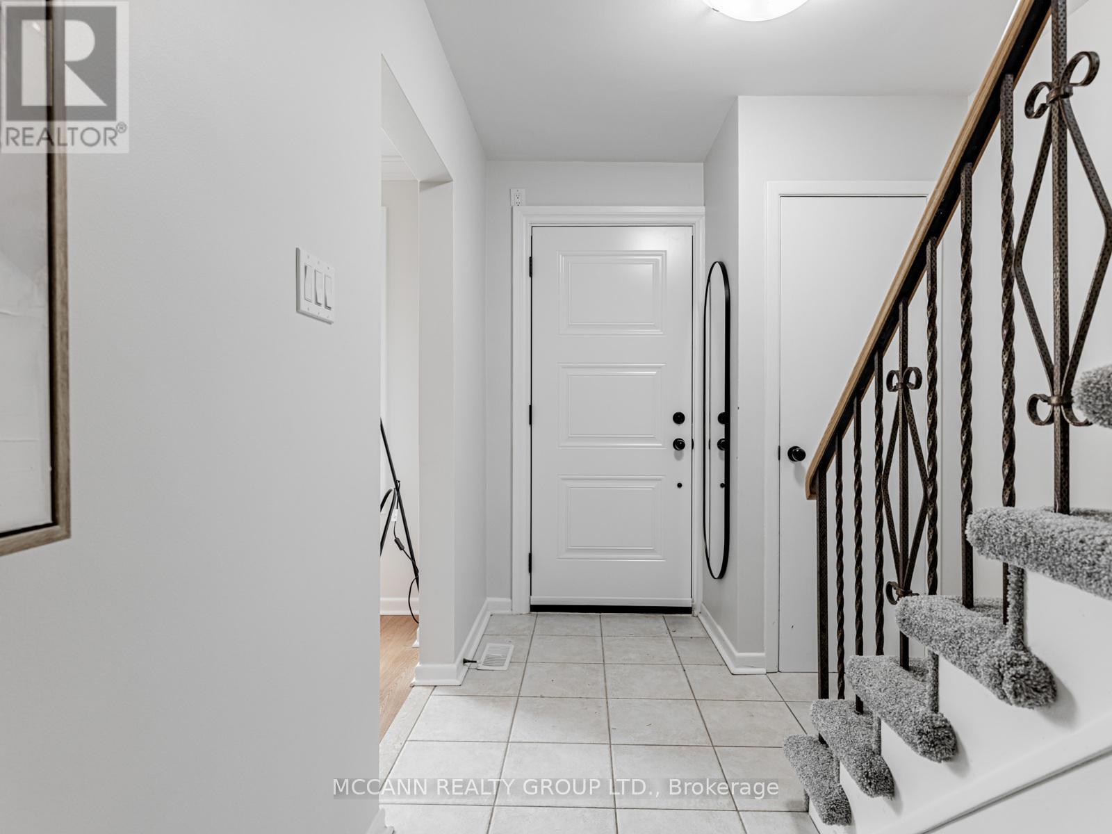 157 1/2 Roslin Avenue, Toronto, Ontario  M4N 1Z5 - Photo 4 - C12407331