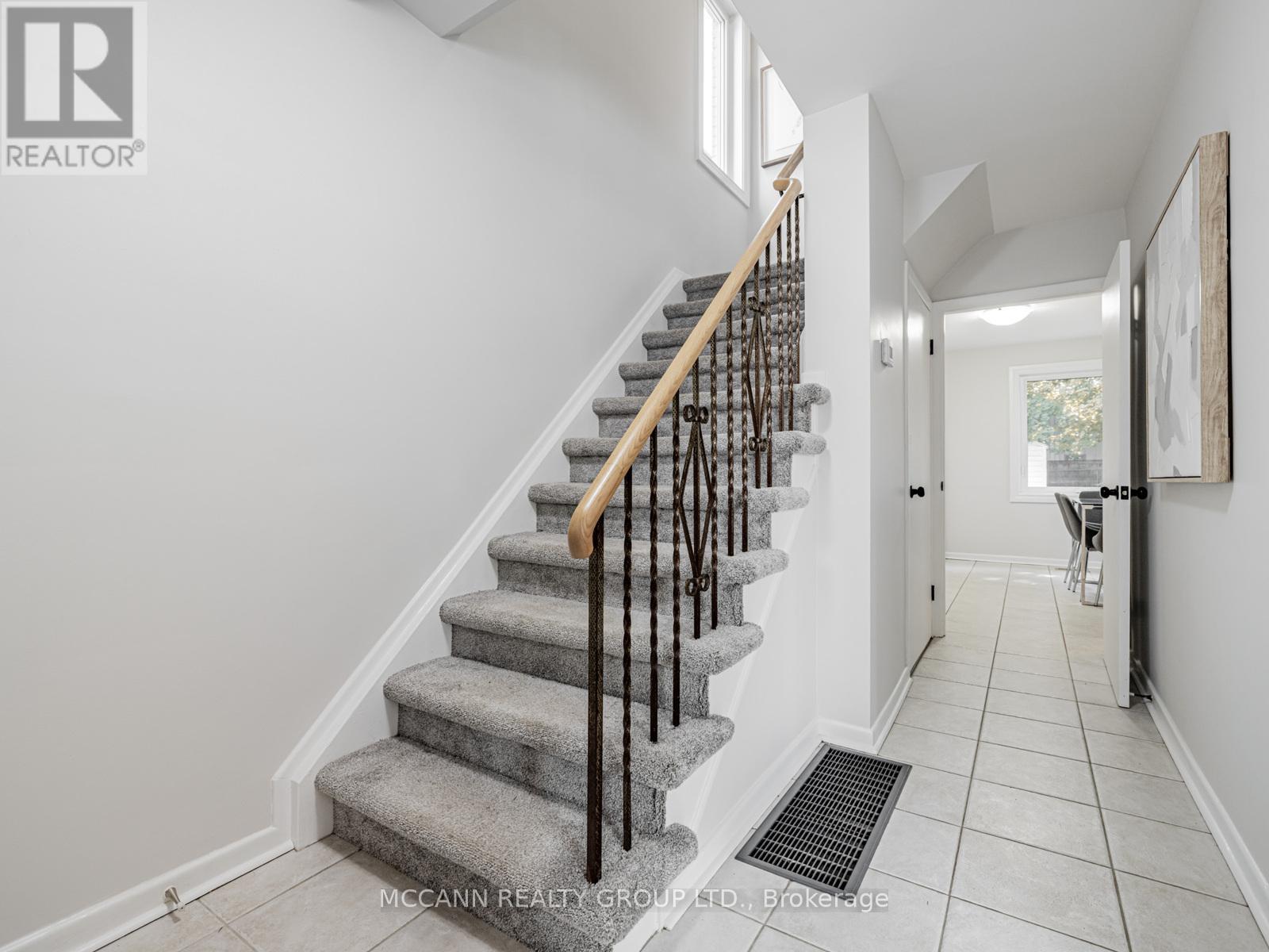 157 1/2 Roslin Avenue, Toronto, Ontario  M4N 1Z5 - Photo 5 - C12407331
