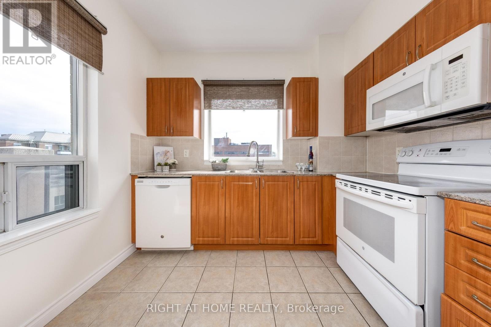 Ph3 - 5940 Yonge Street, Toronto, Ontario  M2M 4M6 - Photo 4 - C12407391