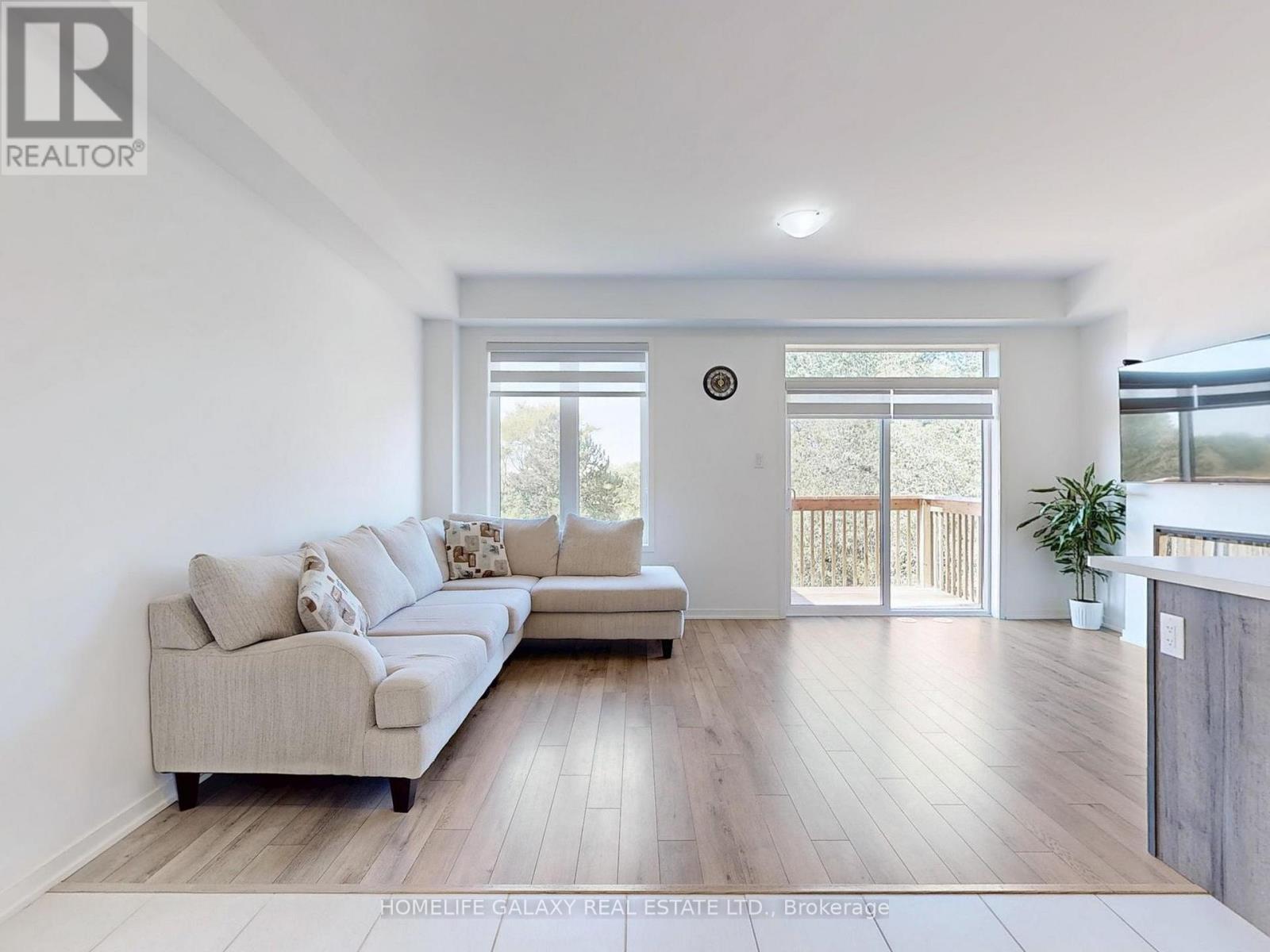 733 Heathrow Path, Oshawa, Ontario  L1K 3G4 - Photo 3 - E12407312