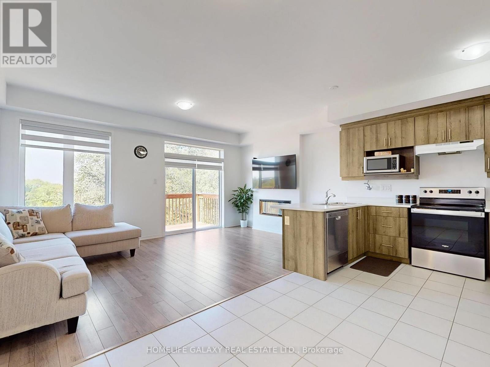 733 Heathrow Path, Oshawa, Ontario  L1K 3G4 - Photo 4 - E12407312