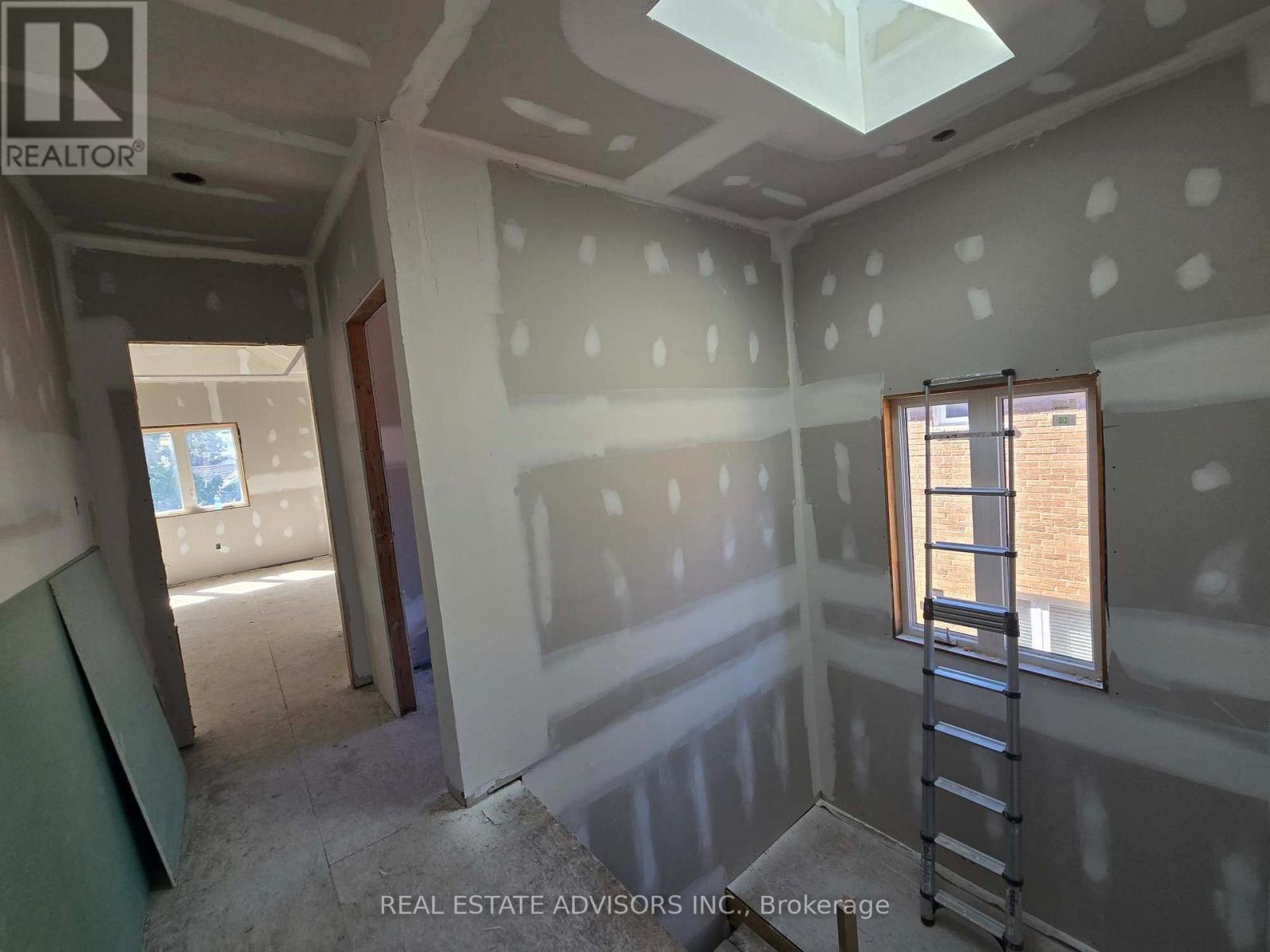 68b Laurel Avenue, Toronto (Kennedy Park), Ontario  M1K 3J6 - Photo 9 - E12407348