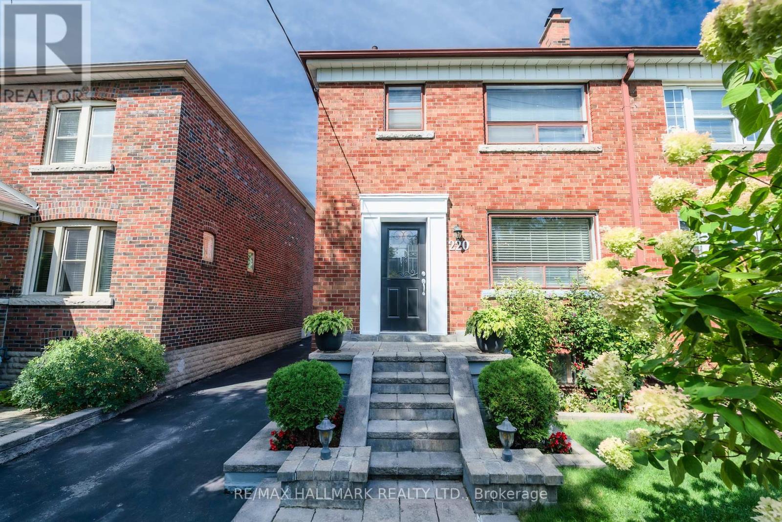 220 BROWNING AVENUE, Toronto, Ontario