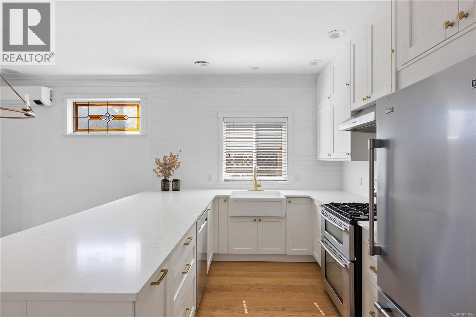 Property at 9937 Swiftsure Pl image 3