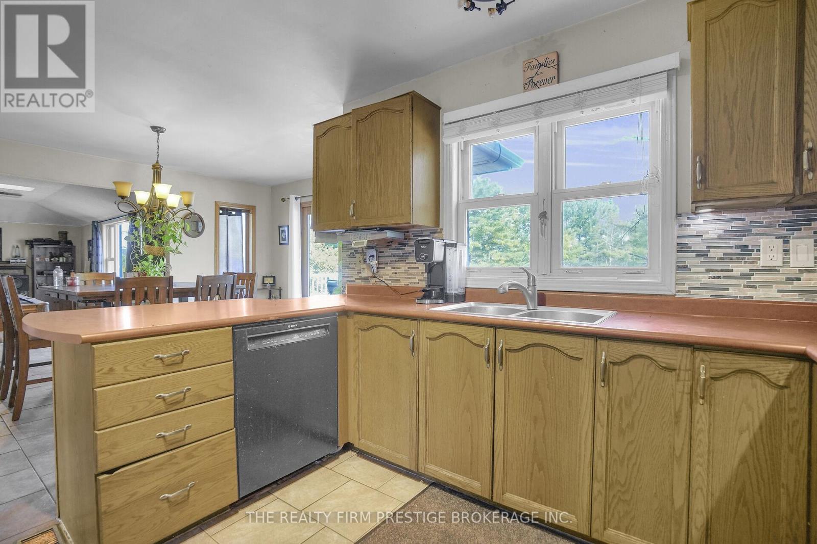 36315 Talbot Line, Southwold, Ontario  N0L 2E0 - Photo 9 - X12407482