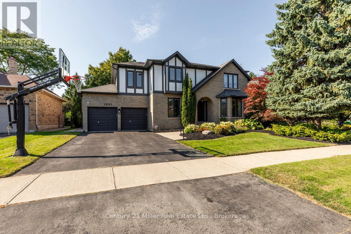 1031 Masters Green, Oakville, Ontario  L6M 2N8 - Photo 1 - W12407447