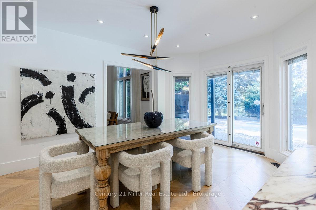 1031 Masters Green, Oakville, Ontario  L6M 2N8 - Photo 10 - W12407447