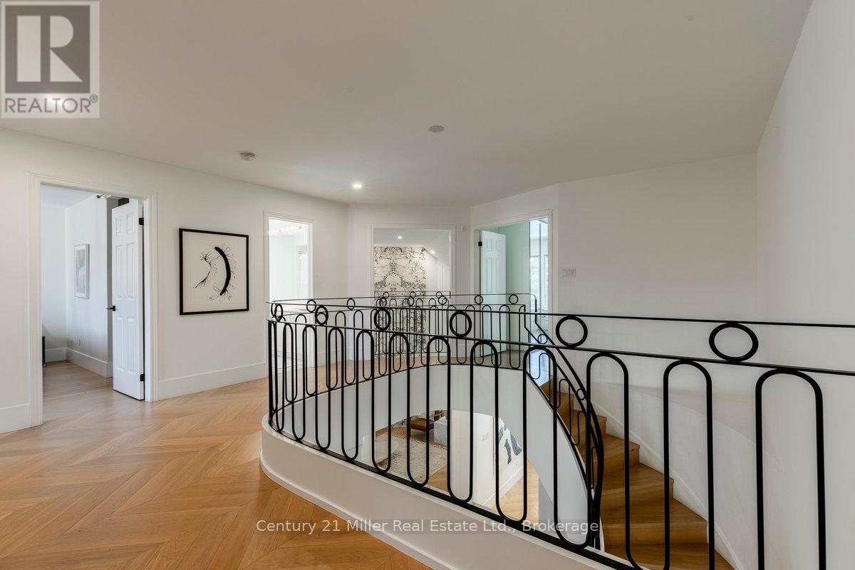 1031 Masters Green, Oakville, Ontario  L6M 2N8 - Photo 16 - W12407447