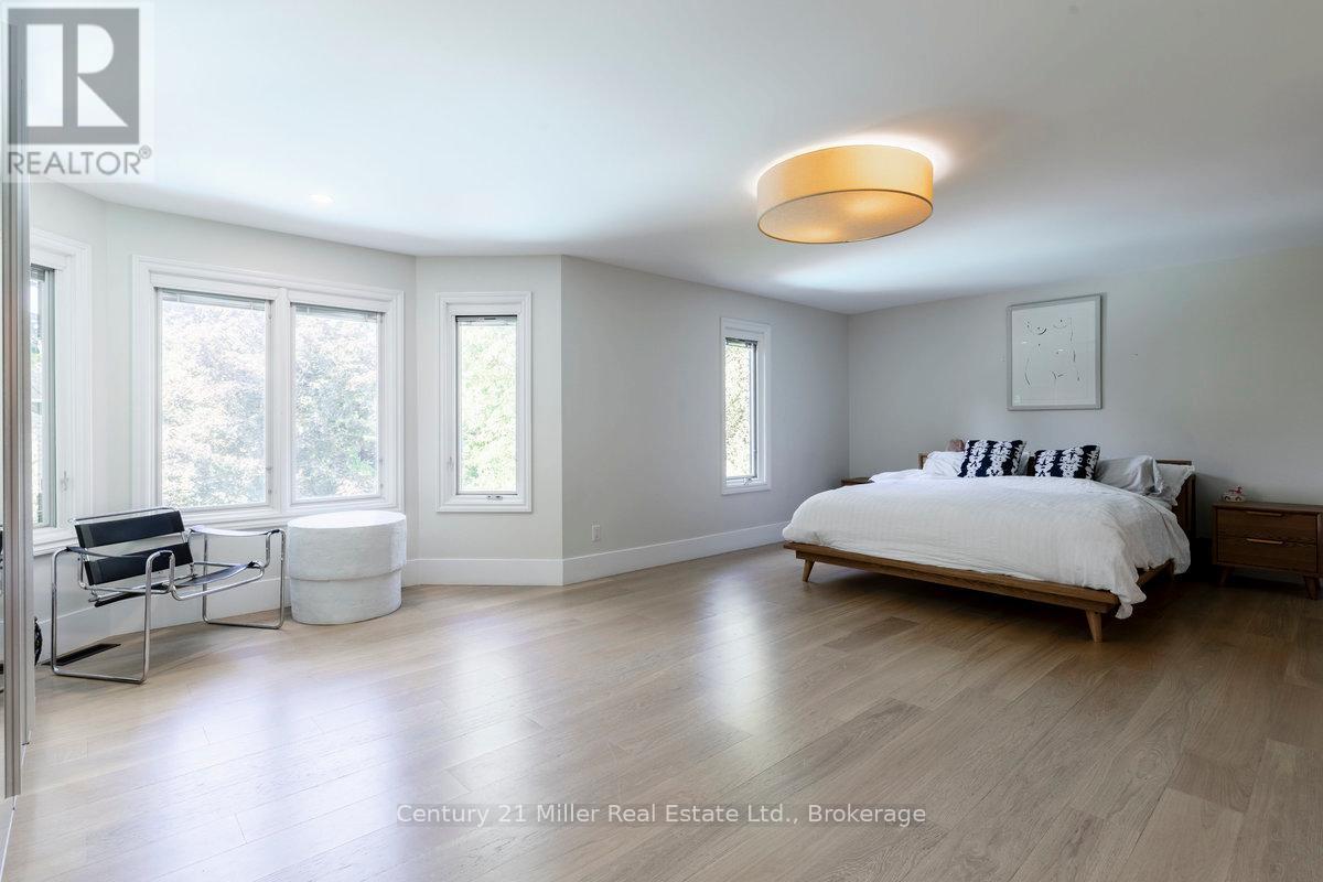 1031 Masters Green, Oakville, Ontario  L6M 2N8 - Photo 18 - W12407447