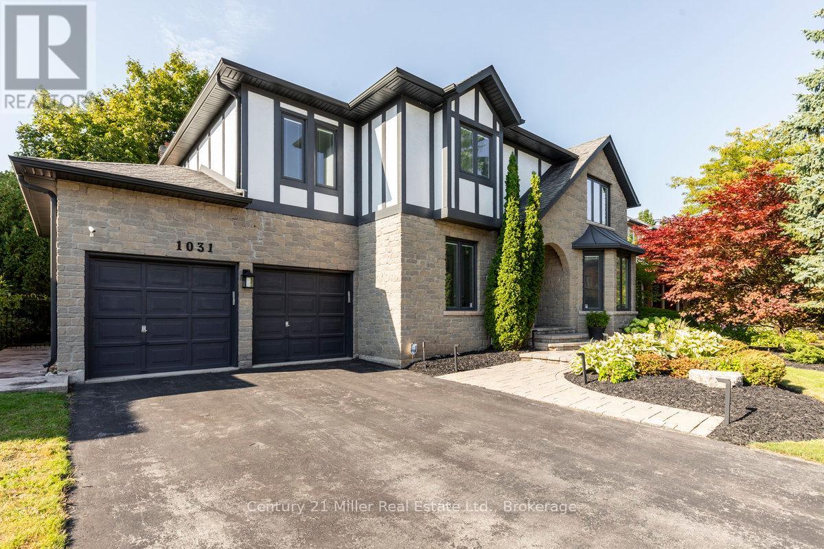 1031 Masters Green, Oakville, Ontario  L6M 2N8 - Photo 2 - W12407447