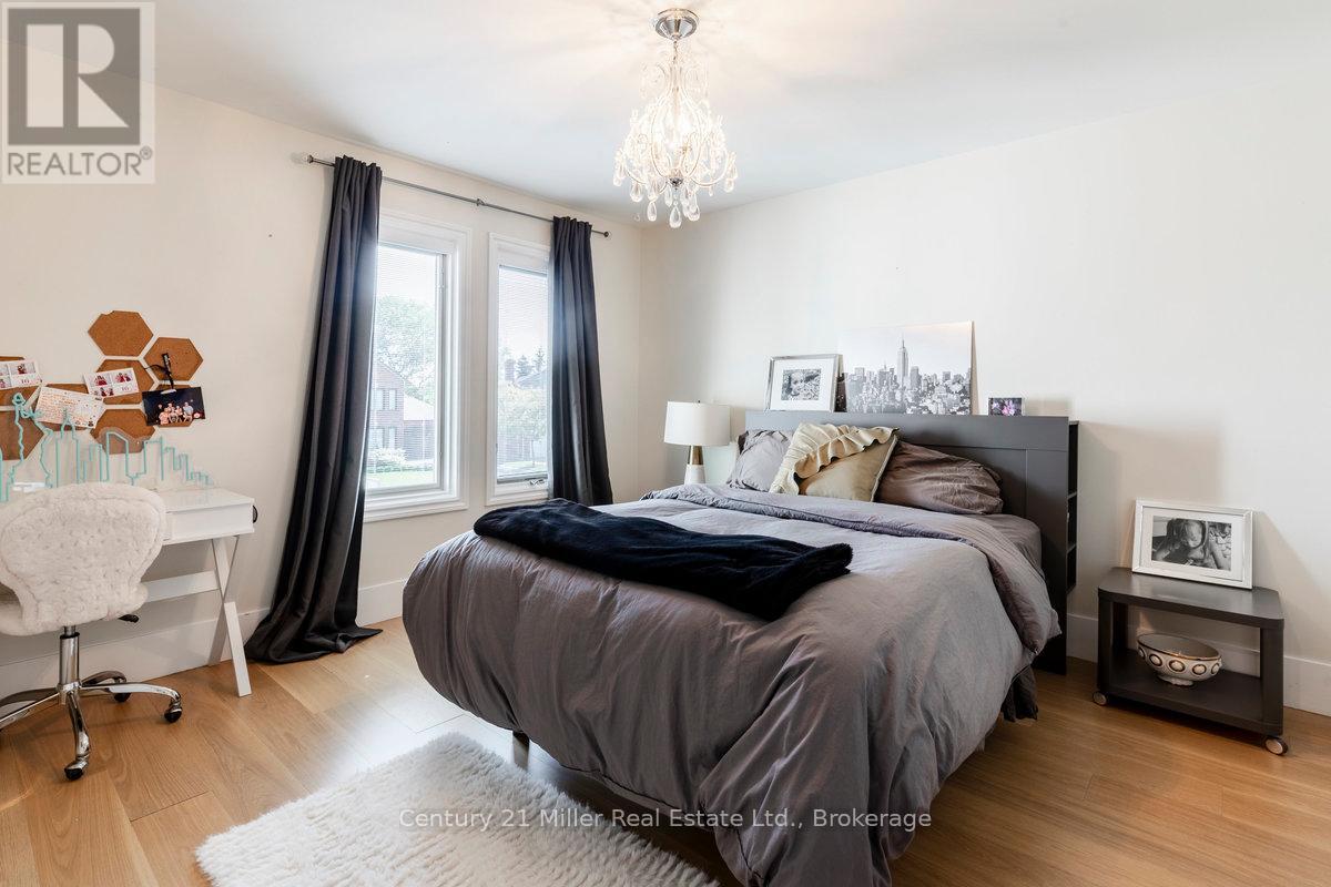 1031 Masters Green, Oakville, Ontario  L6M 2N8 - Photo 23 - W12407447