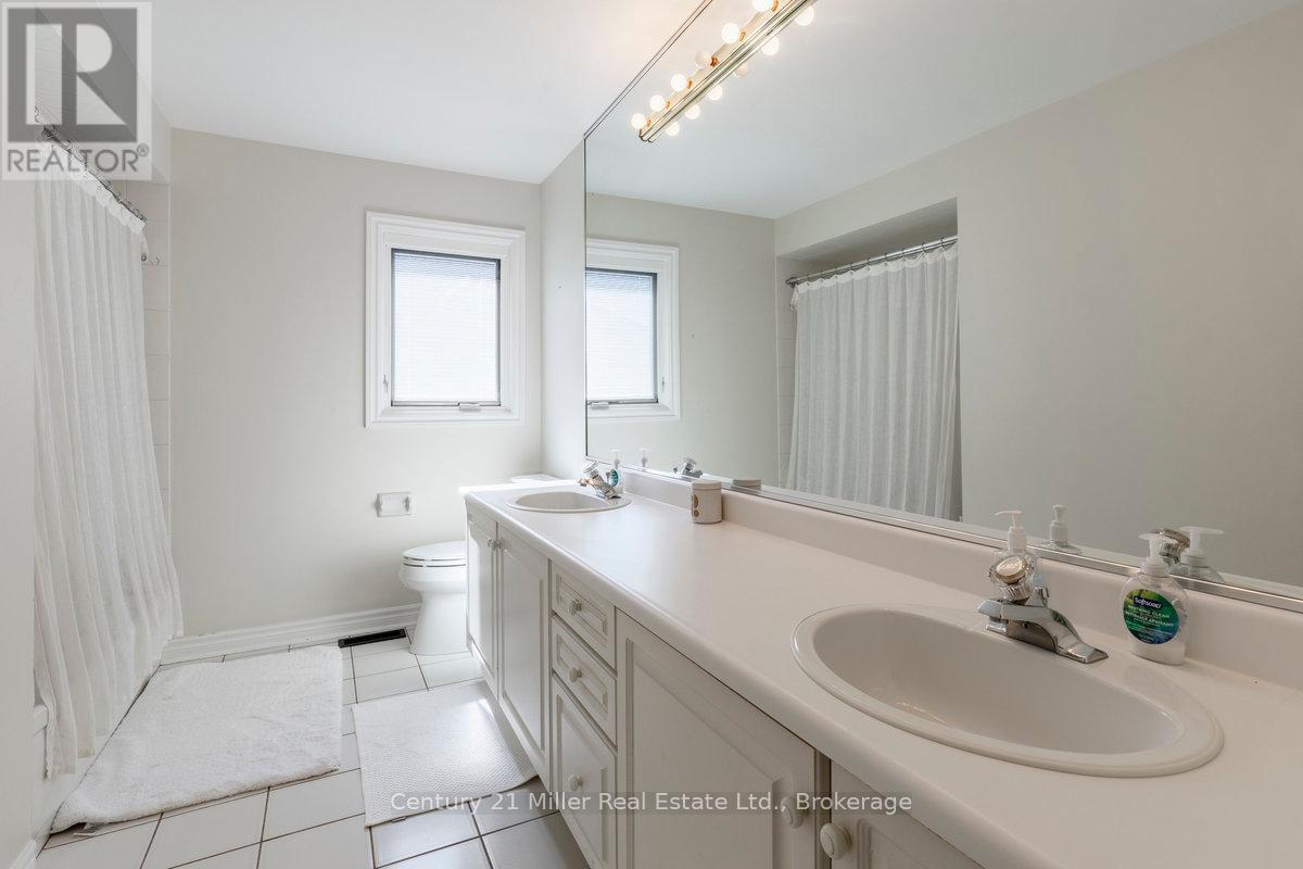 1031 Masters Green, Oakville, Ontario  L6M 2N8 - Photo 24 - W12407447