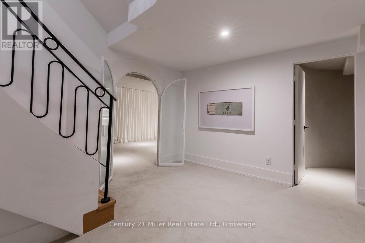 1031 Masters Green, Oakville, Ontario  L6M 2N8 - Photo 25 - W12407447
