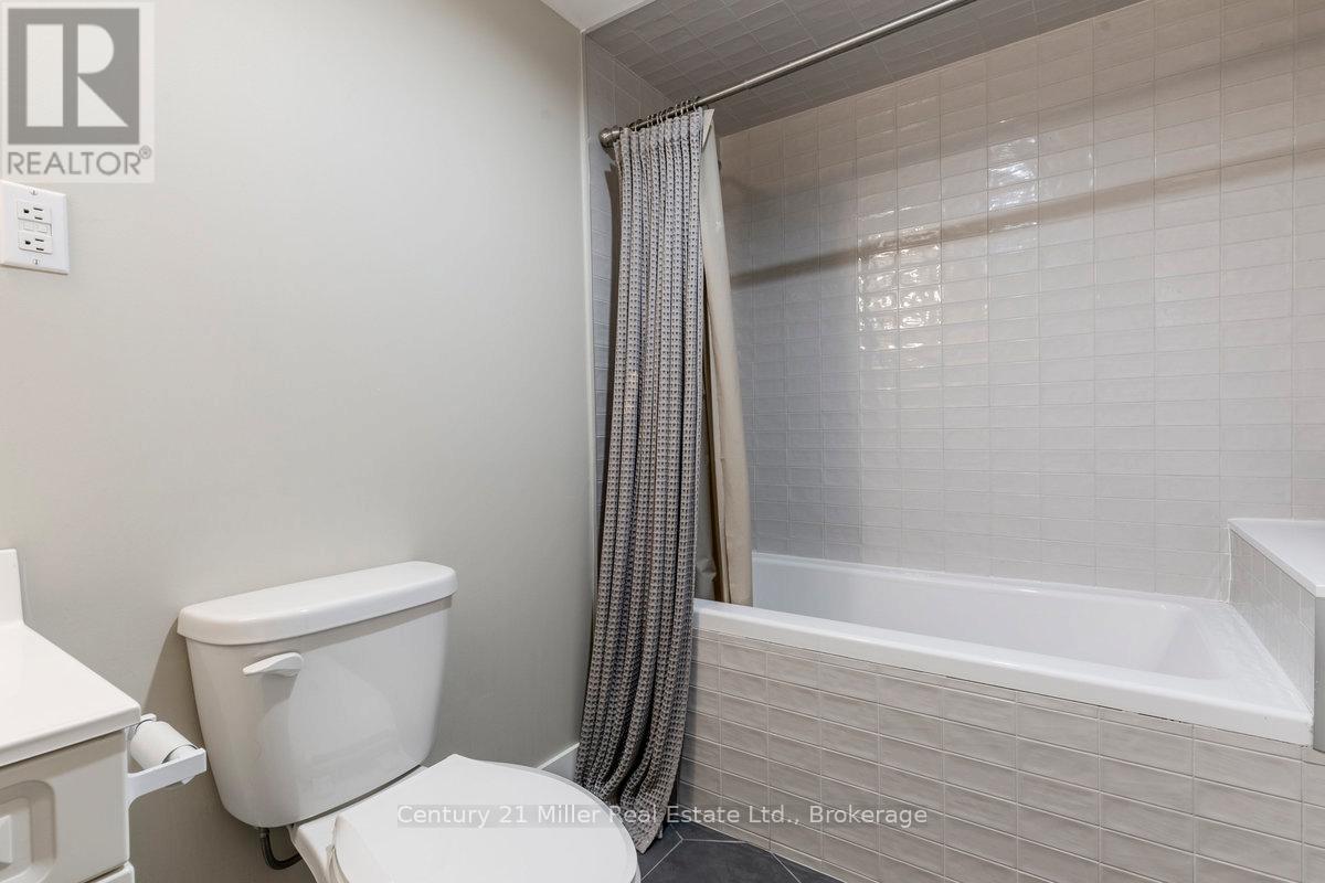 1031 Masters Green, Oakville, Ontario  L6M 2N8 - Photo 29 - W12407447