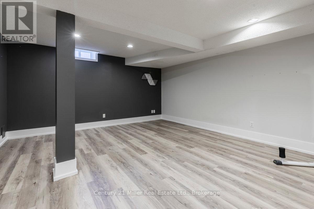 1031 Masters Green, Oakville, Ontario  L6M 2N8 - Photo 30 - W12407447
