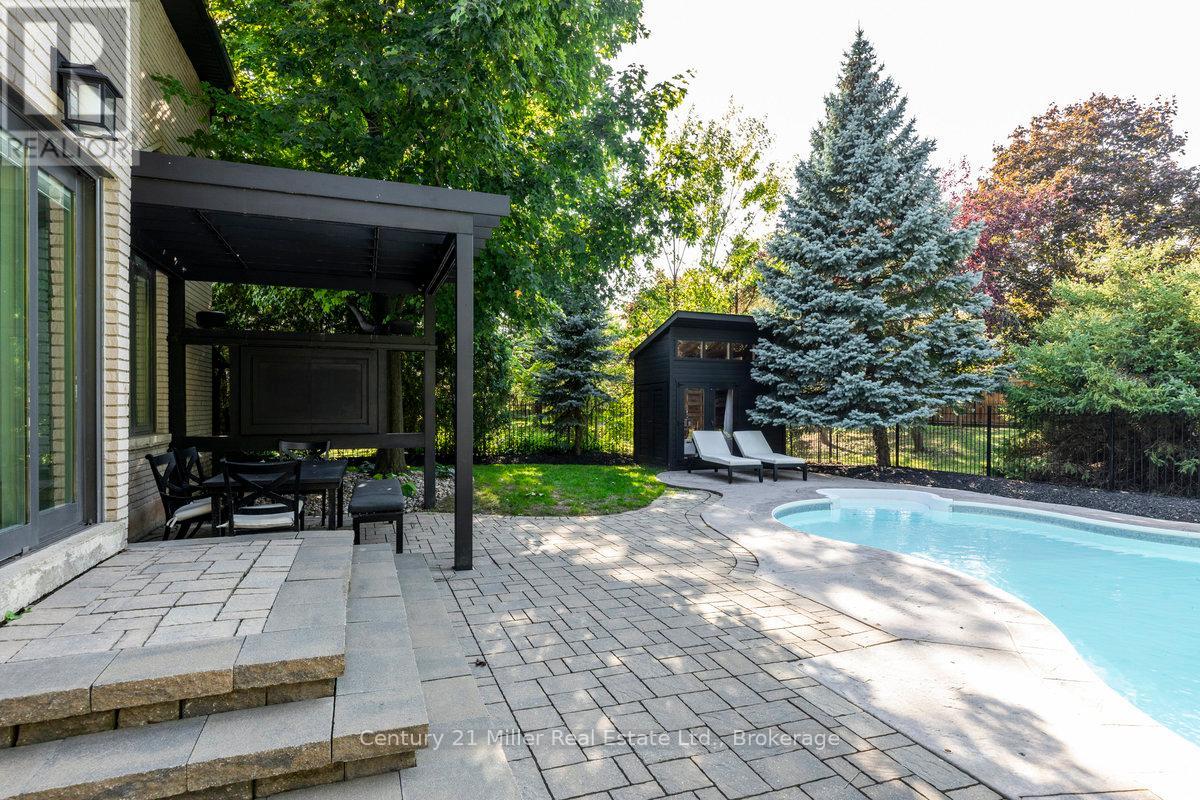 1031 Masters Green, Oakville, Ontario  L6M 2N8 - Photo 34 - W12407447