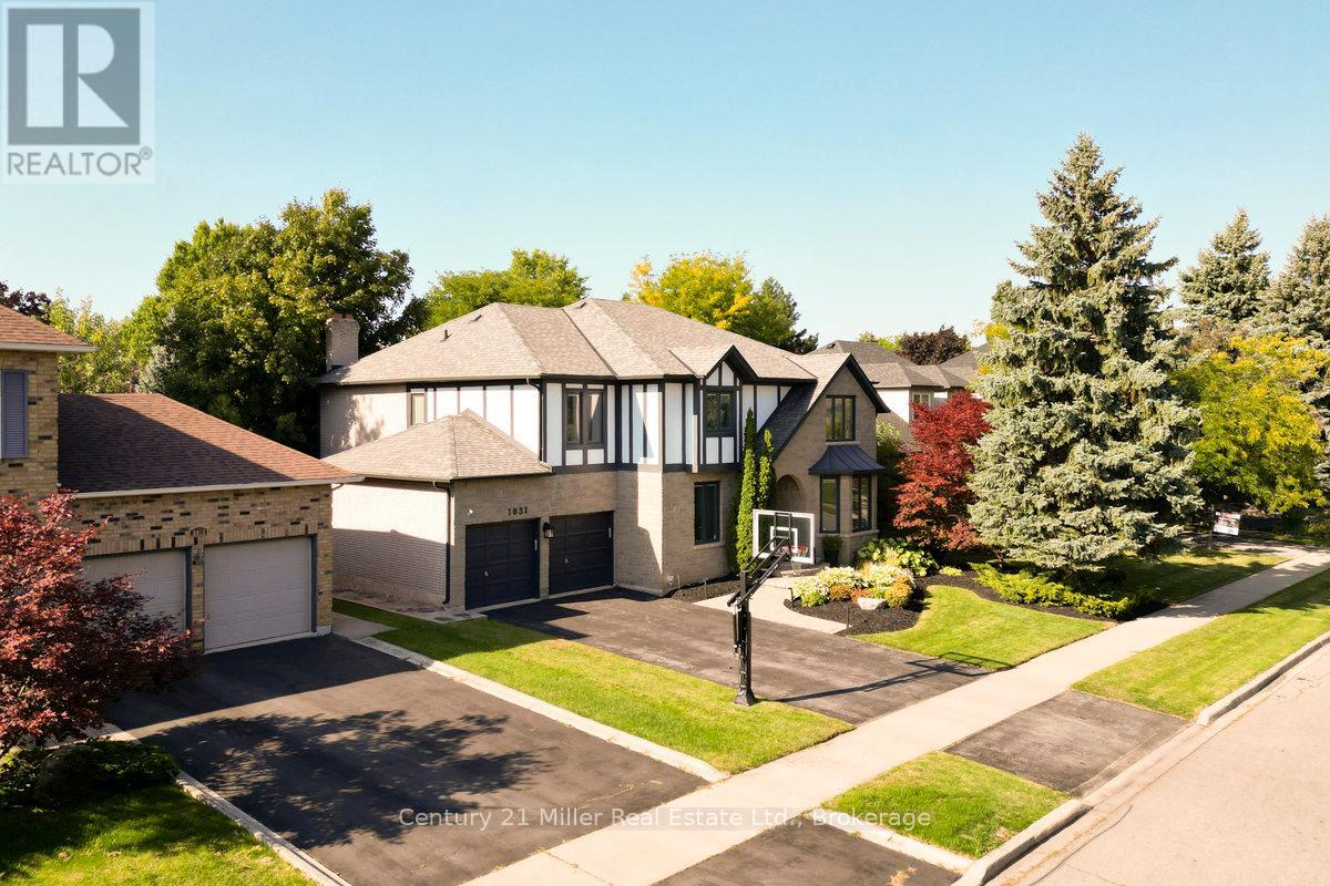 1031 Masters Green, Oakville, Ontario  L6M 2N8 - Photo 35 - W12407447