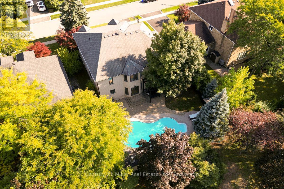1031 Masters Green, Oakville, Ontario  L6M 2N8 - Photo 36 - W12407447