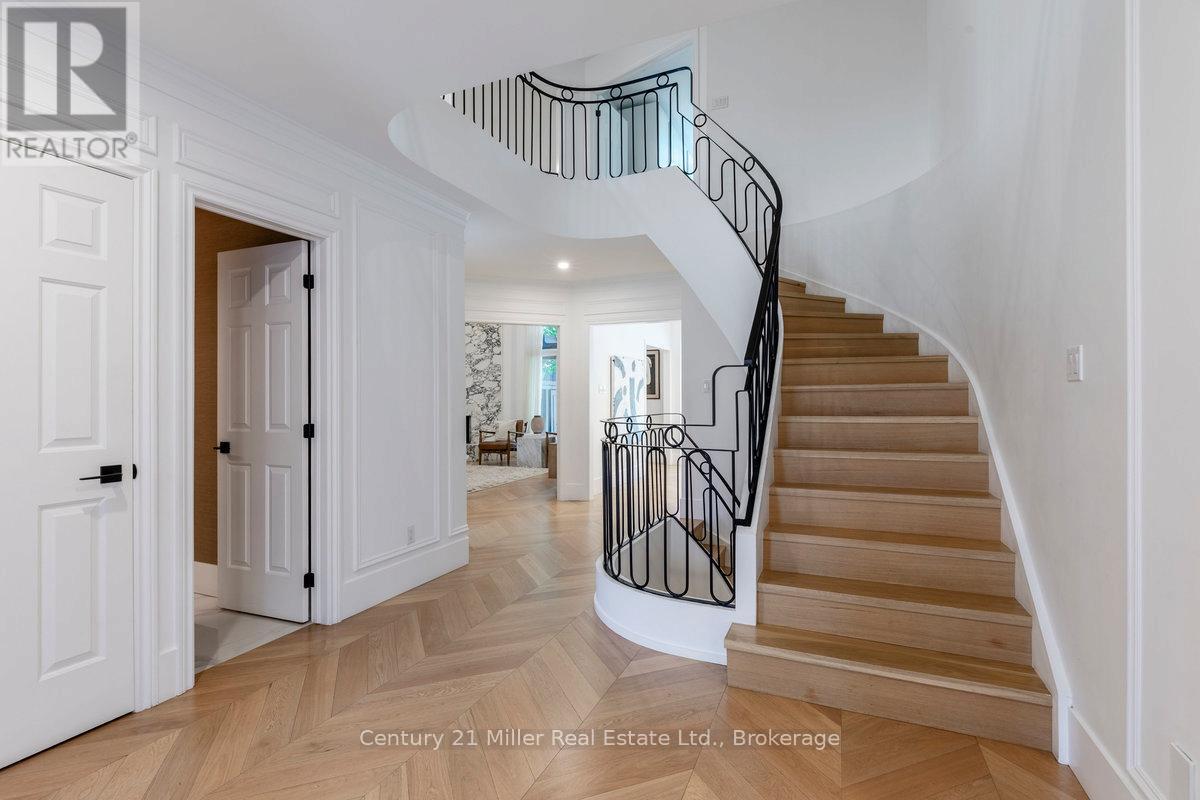 1031 Masters Green, Oakville, Ontario  L6M 2N8 - Photo 4 - W12407447