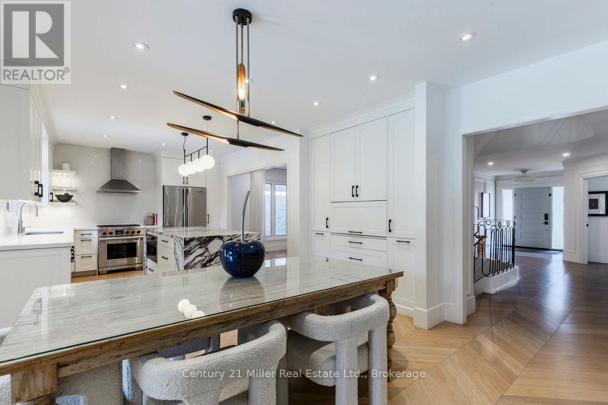 1031 Masters Green, Oakville, Ontario  L6M 2N8 - Photo 8 - W12407447