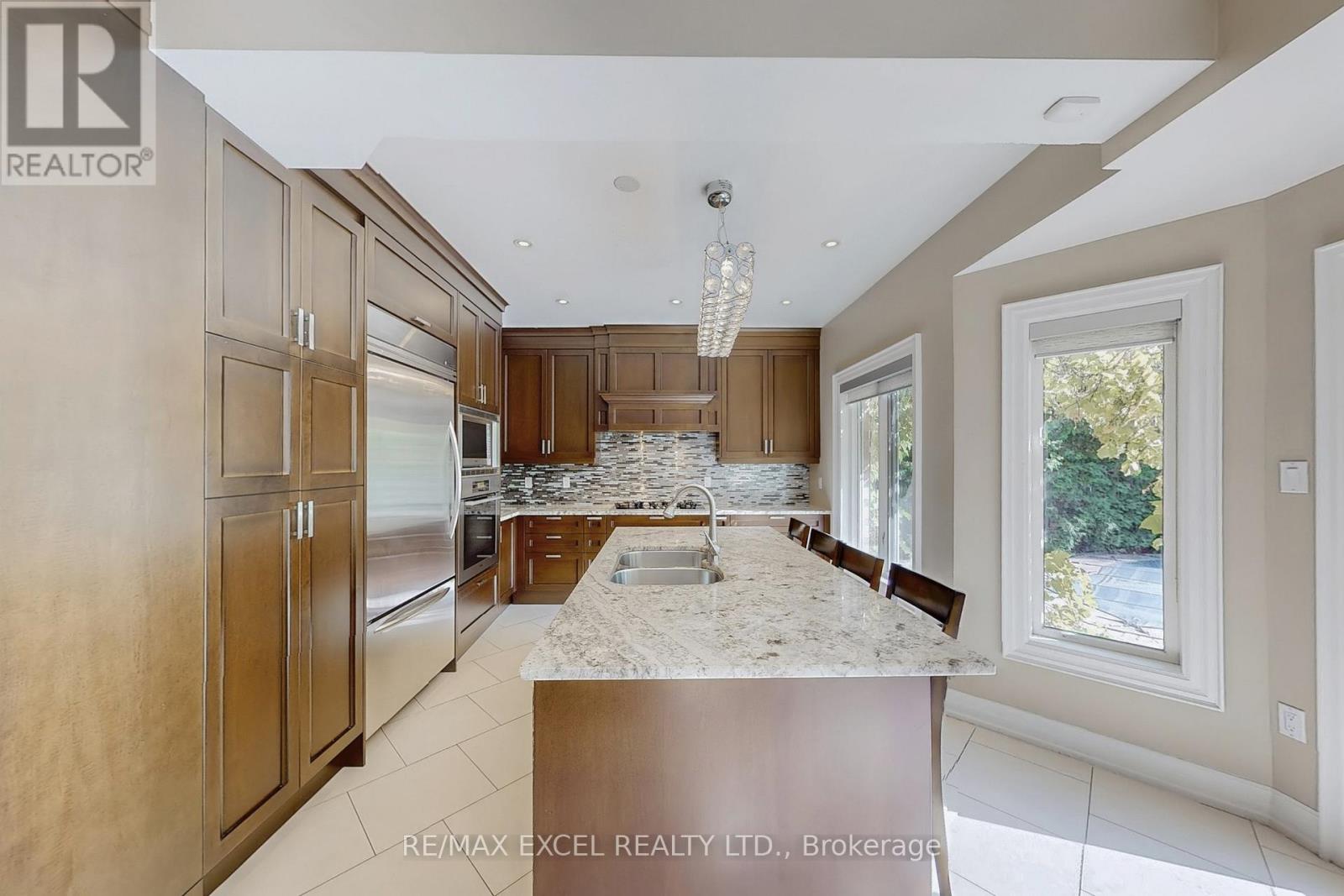 5368 Vail Court, Mississauga (Central Erin Mills), Ontario  L5M 6G9 - Photo 16 - W12407327