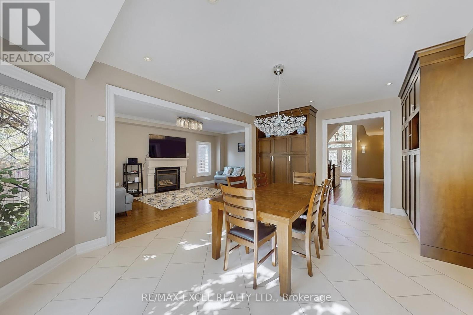 5368 Vail Court, Mississauga (Central Erin Mills), Ontario  L5M 6G9 - Photo 18 - W12407327
