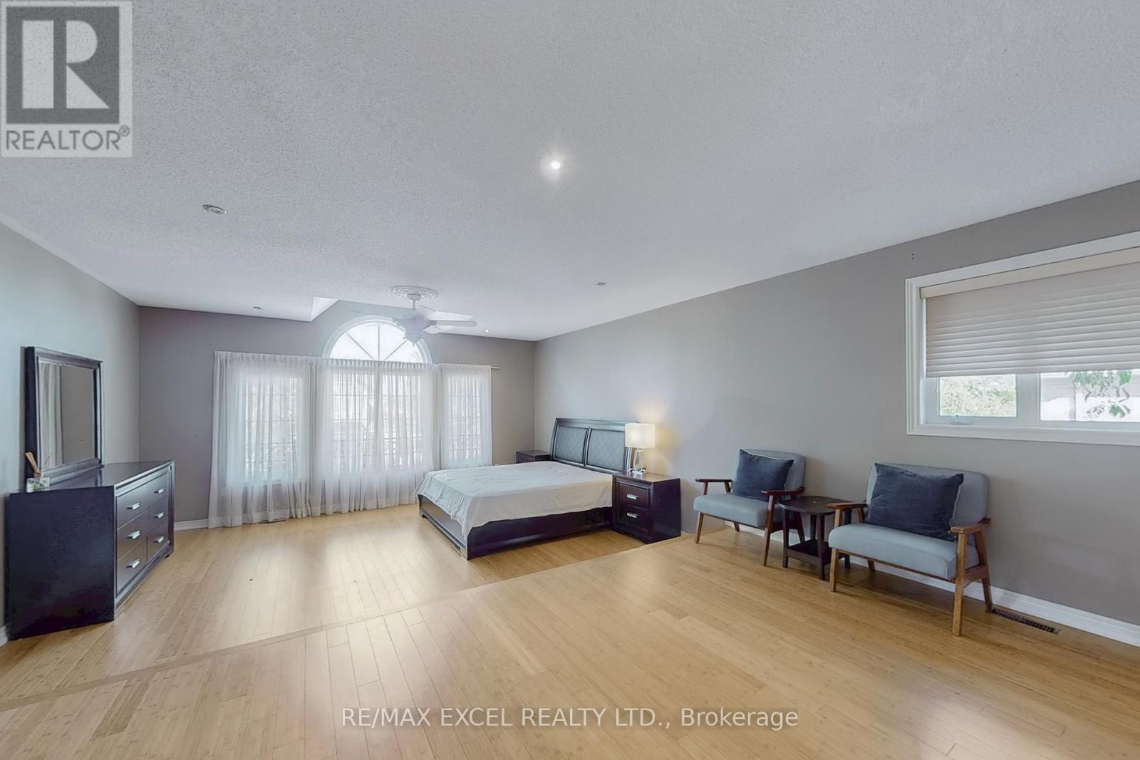 5368 Vail Court, Mississauga (Central Erin Mills), Ontario  L5M 6G9 - Photo 21 - W12407327