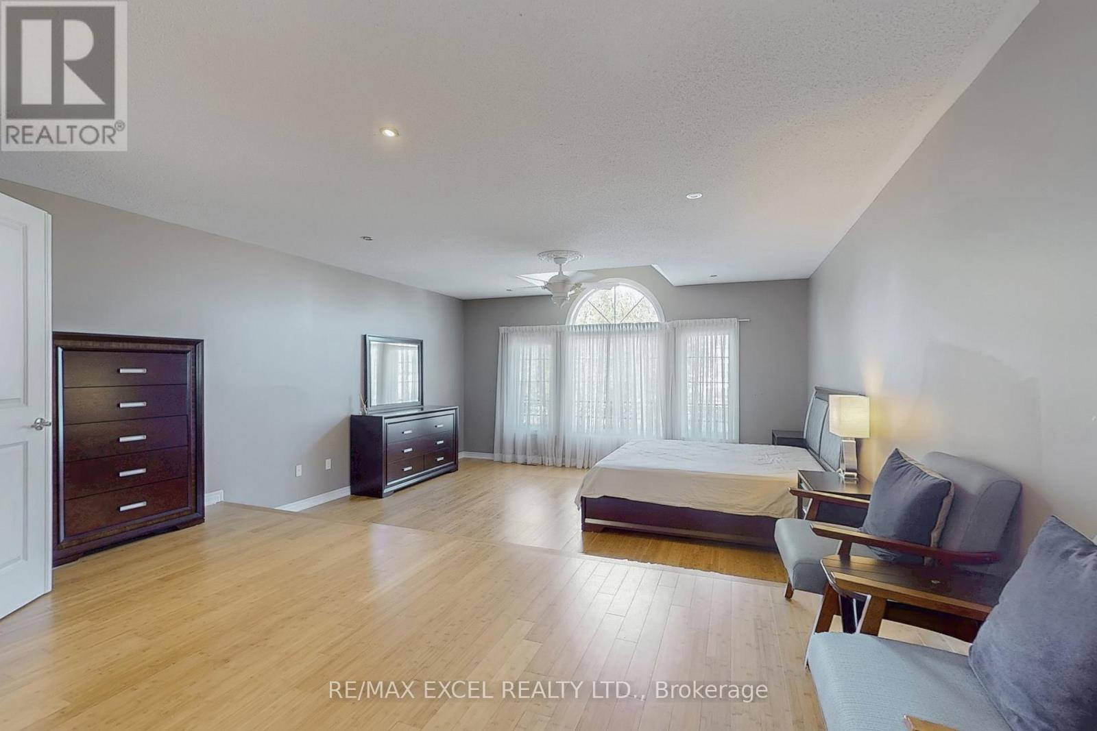 5368 Vail Court, Mississauga (Central Erin Mills), Ontario  L5M 6G9 - Photo 22 - W12407327