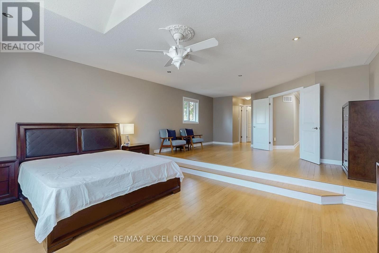 5368 Vail Court, Mississauga (Central Erin Mills), Ontario  L5M 6G9 - Photo 23 - W12407327