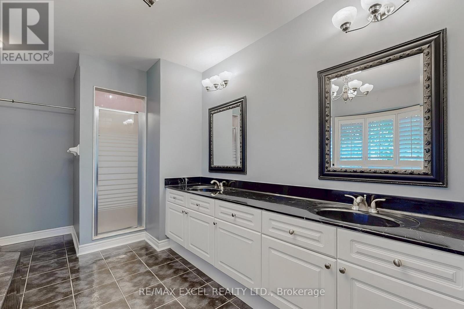 5368 Vail Court, Mississauga (Central Erin Mills), Ontario  L5M 6G9 - Photo 24 - W12407327