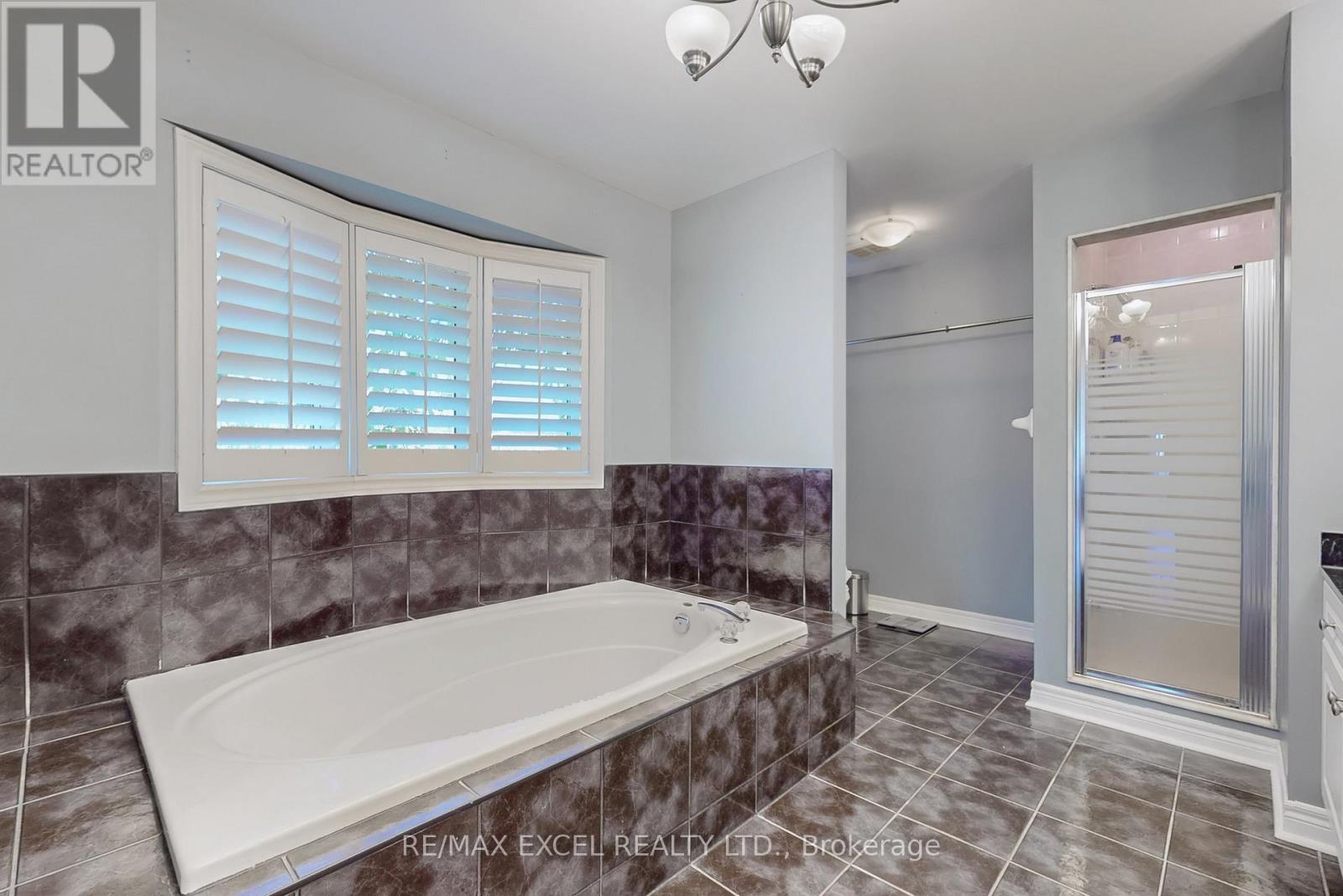 5368 Vail Court, Mississauga (Central Erin Mills), Ontario  L5M 6G9 - Photo 25 - W12407327