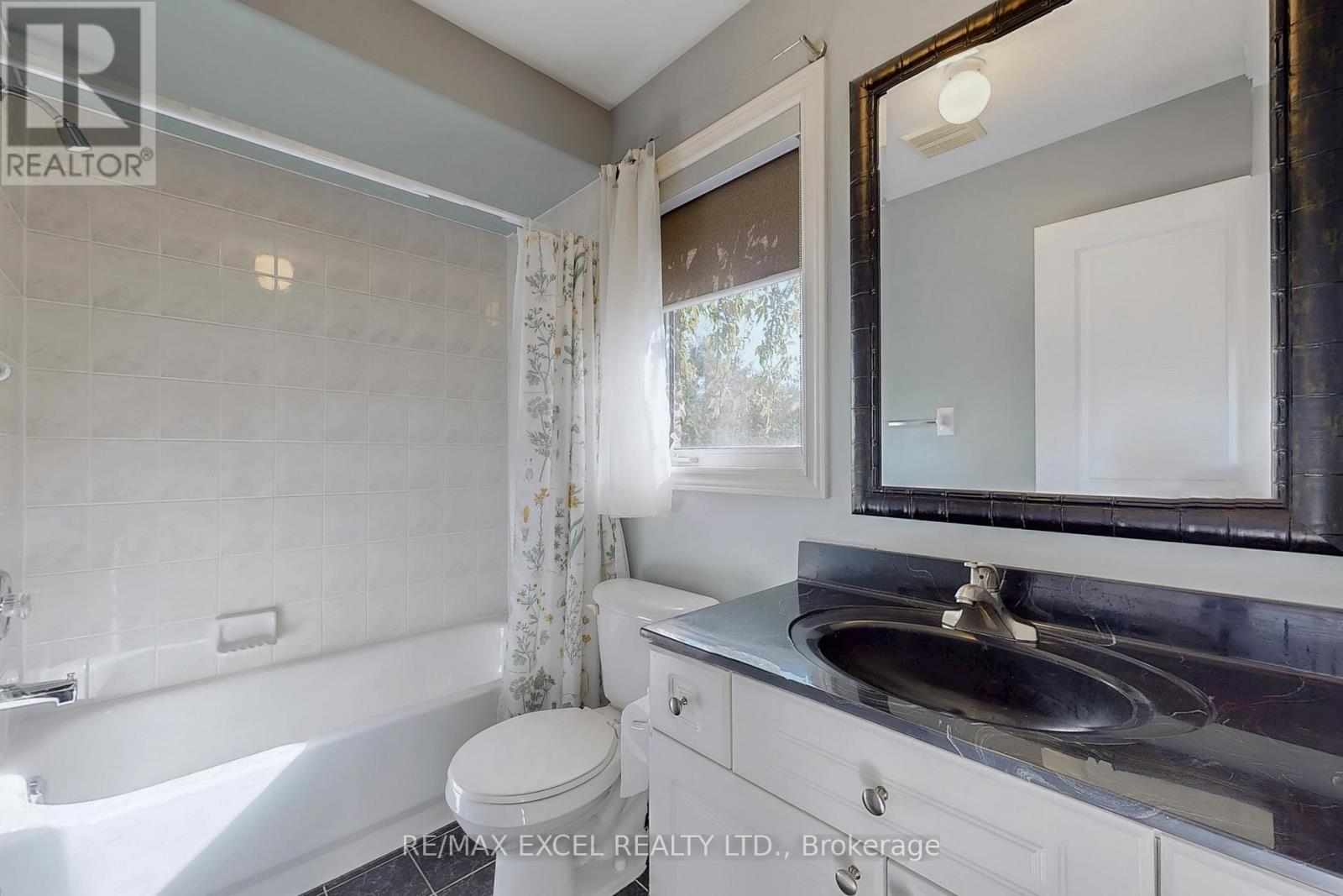 5368 Vail Court, Mississauga (Central Erin Mills), Ontario  L5M 6G9 - Photo 28 - W12407327