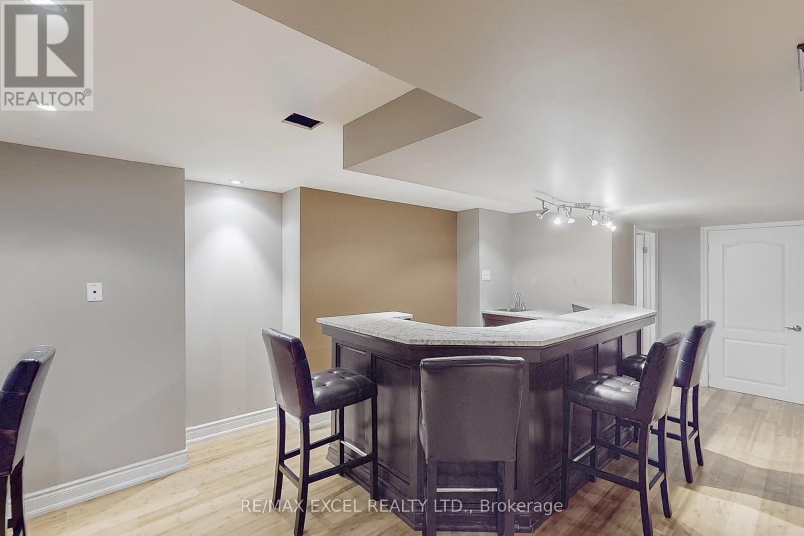 5368 Vail Court, Mississauga (Central Erin Mills), Ontario  L5M 6G9 - Photo 36 - W12407327