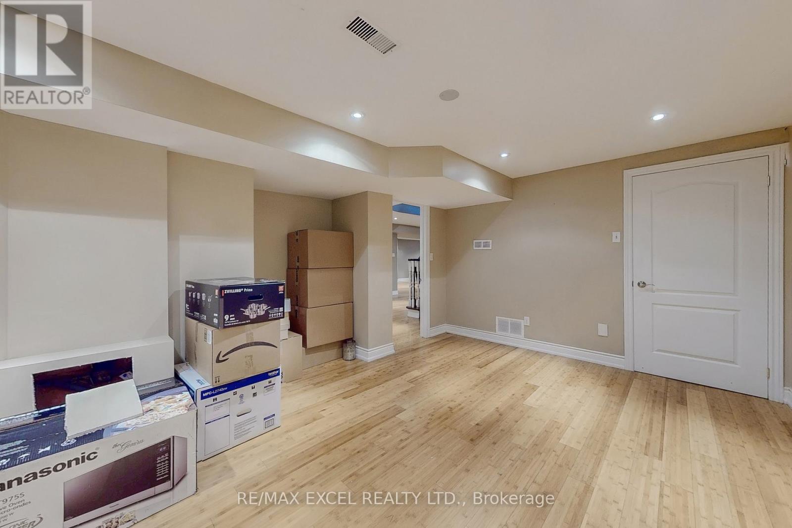 5368 Vail Court, Mississauga (Central Erin Mills), Ontario  L5M 6G9 - Photo 39 - W12407327