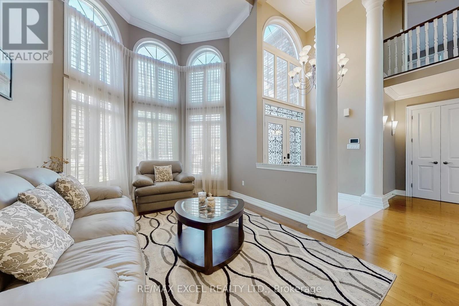 5368 Vail Court, Mississauga (Central Erin Mills), Ontario  L5M 6G9 - Photo 6 - W12407327