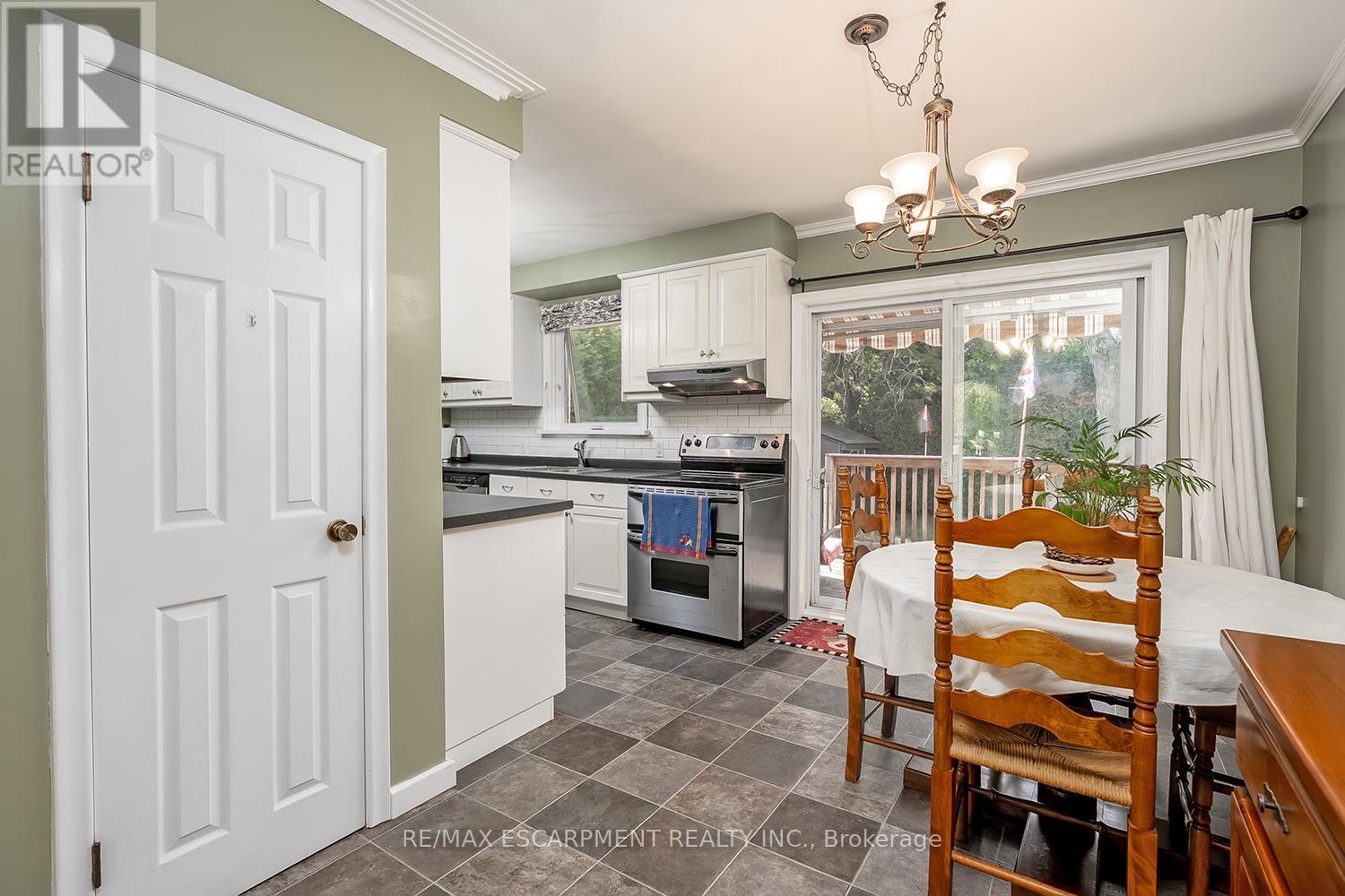 414 Third Line, Oakville, Ontario  L6L 4A5 - Photo 10 - W12407338