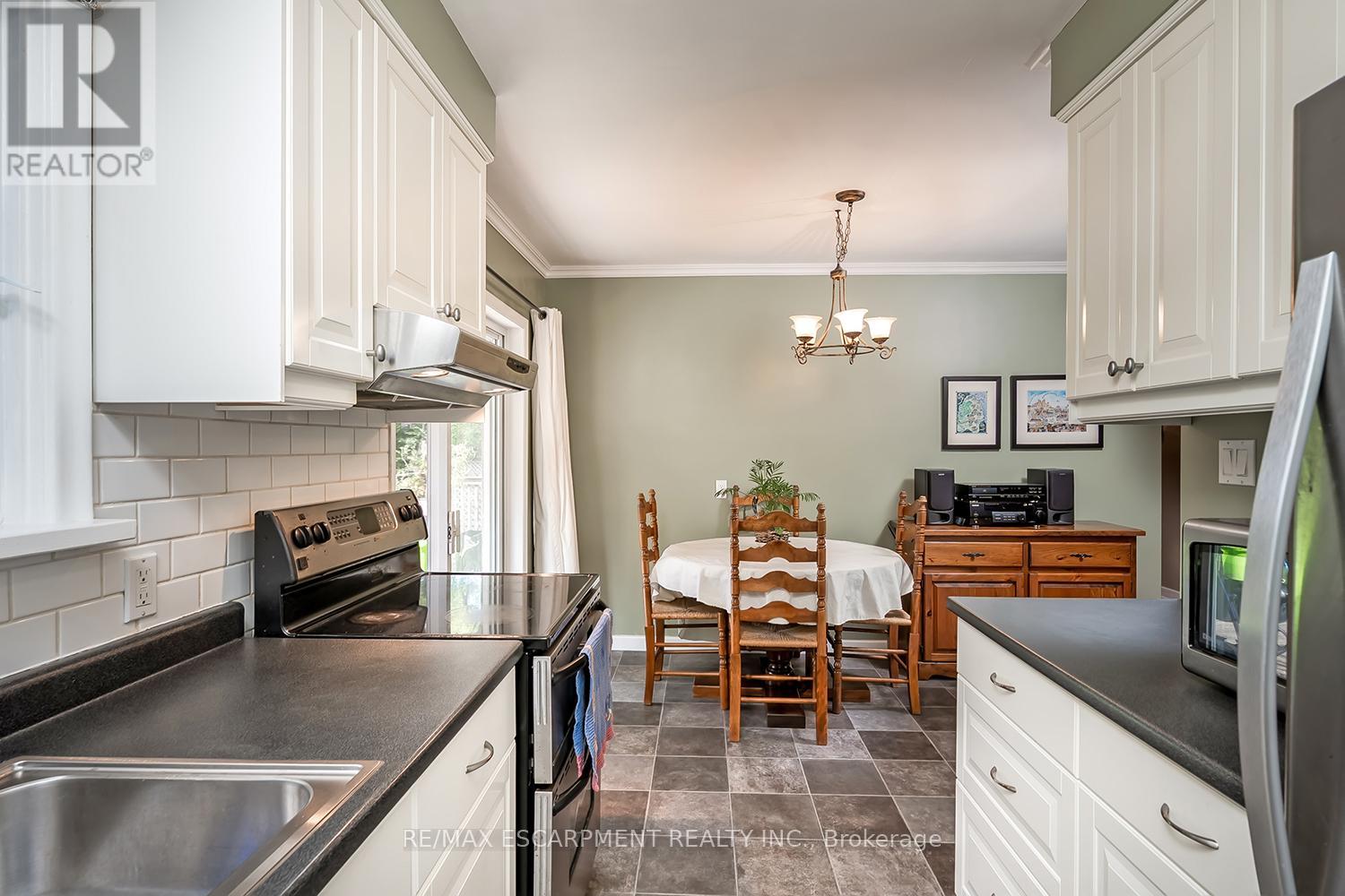 414 Third Line, Oakville, Ontario  L6L 4A5 - Photo 15 - W12407338