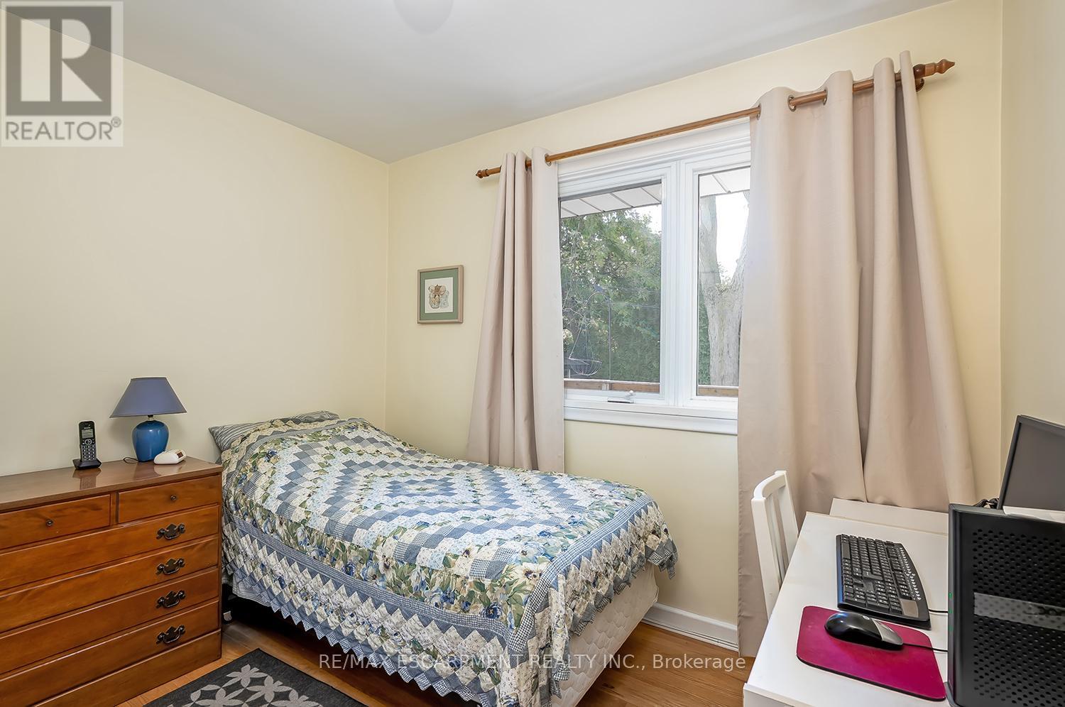 414 Third Line, Oakville, Ontario  L6L 4A5 - Photo 16 - W12407338