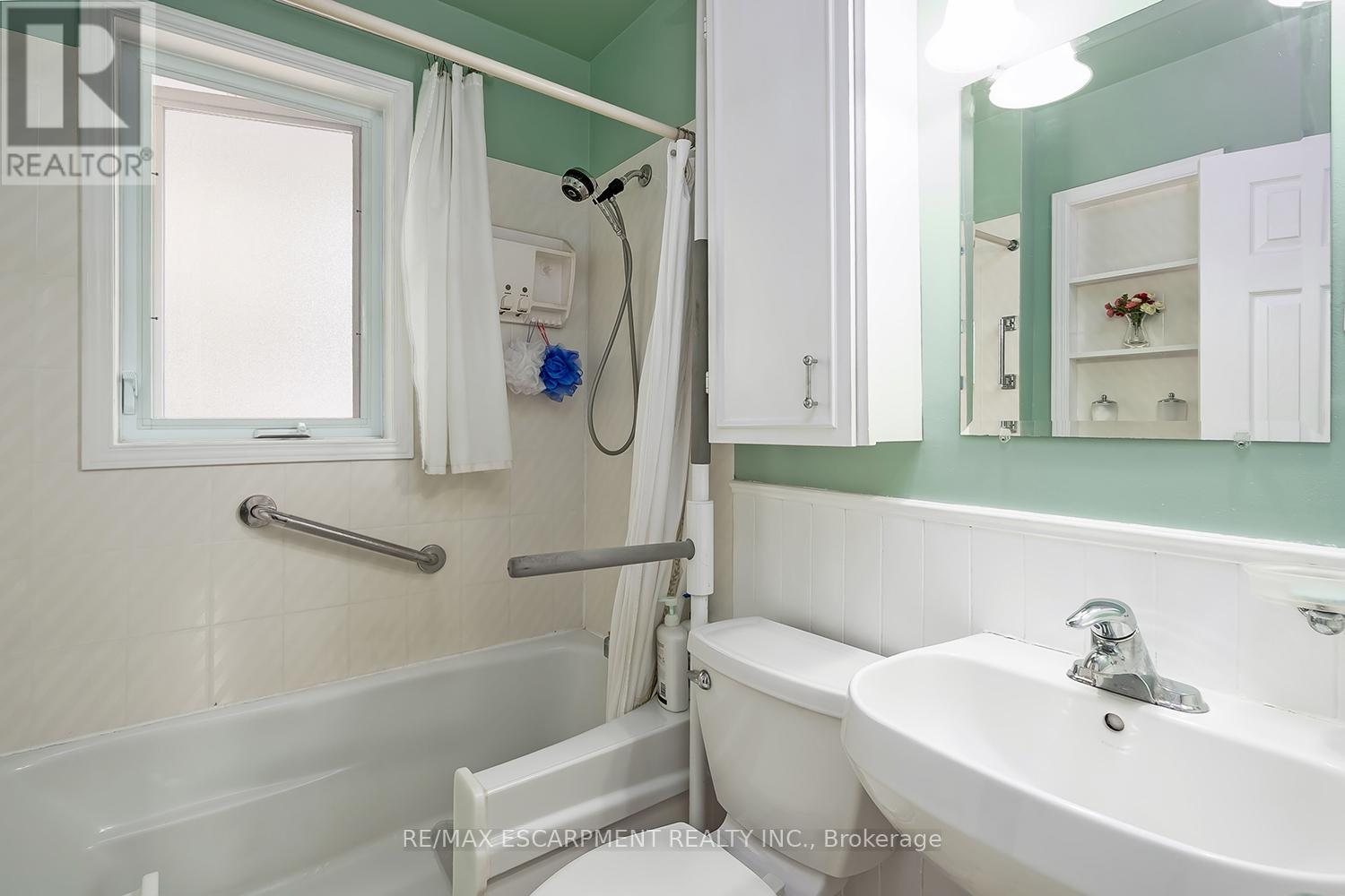 414 Third Line, Oakville, Ontario  L6L 4A5 - Photo 19 - W12407338