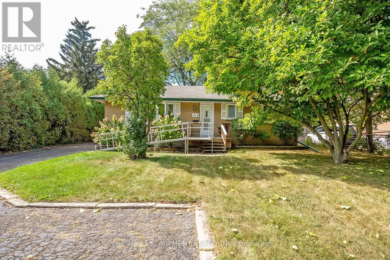 414 Third Line, Oakville, Ontario  L6L 4A5 - Photo 2 - W12407338