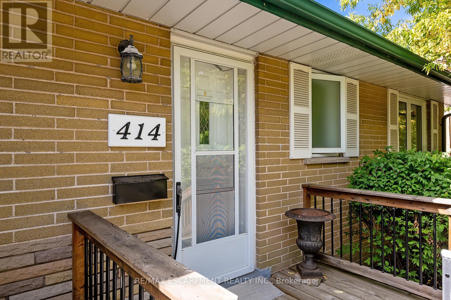414 Third Line, Oakville, Ontario  L6L 4A5 - Photo 4 - W12407338