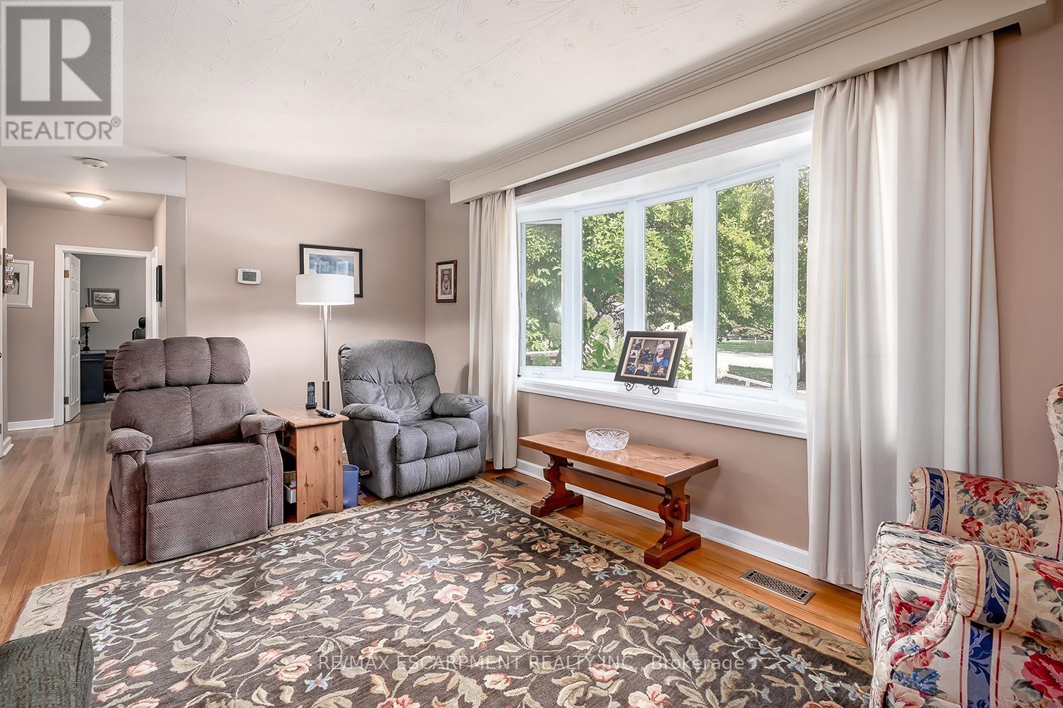 414 Third Line, Oakville, Ontario  L6L 4A5 - Photo 8 - W12407338