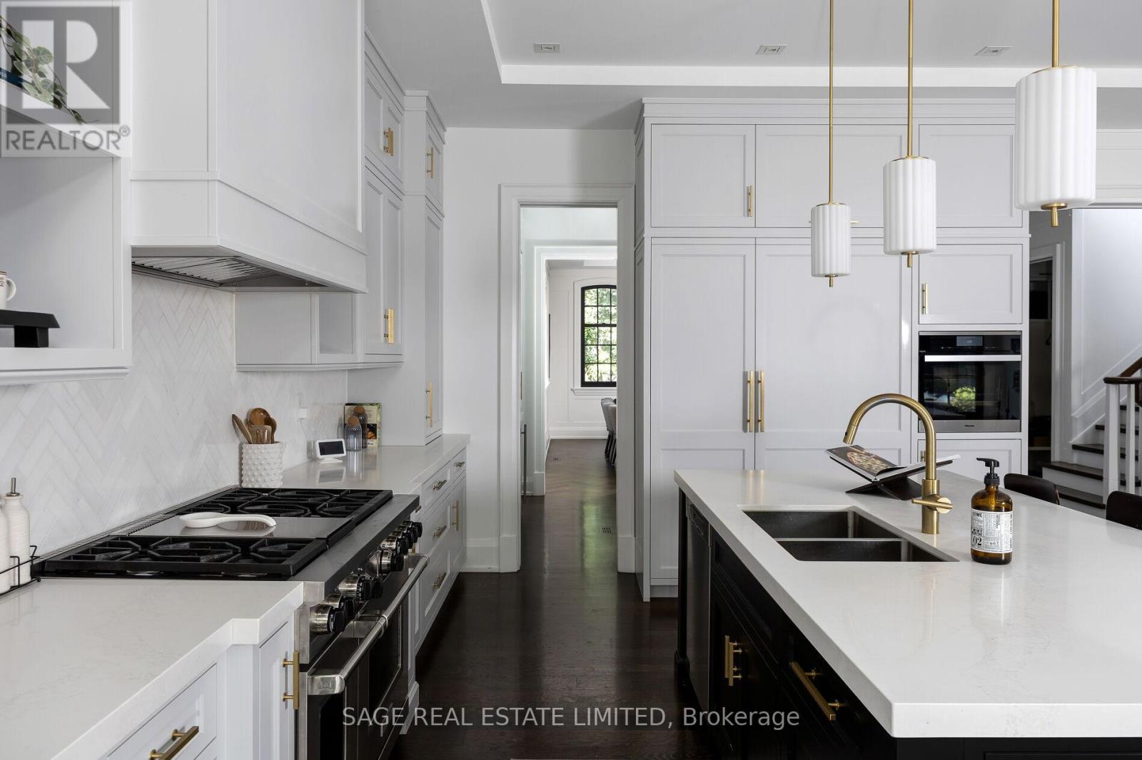 55 Strath Avenue, Toronto, Ontario  M8X 1R4 - Photo 14 - W12407339