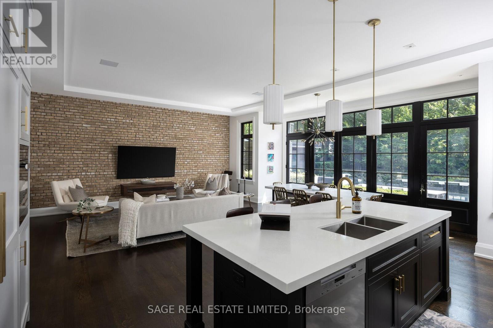 55 Strath Avenue, Toronto, Ontario  M8X 1R4 - Photo 16 - W12407339