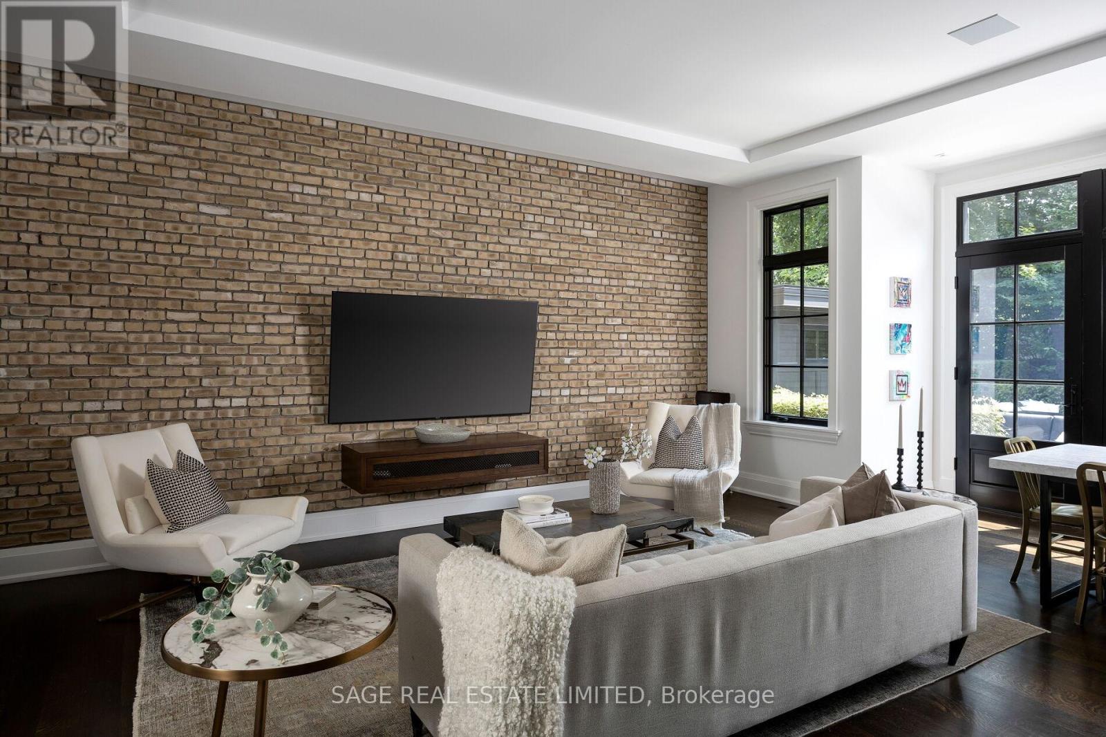 55 Strath Avenue, Toronto, Ontario  M8X 1R4 - Photo 17 - W12407339