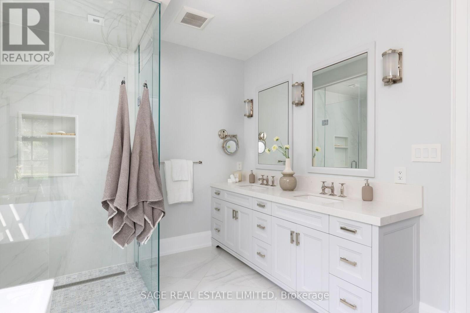 55 Strath Avenue, Toronto, Ontario  M8X 1R4 - Photo 29 - W12407339